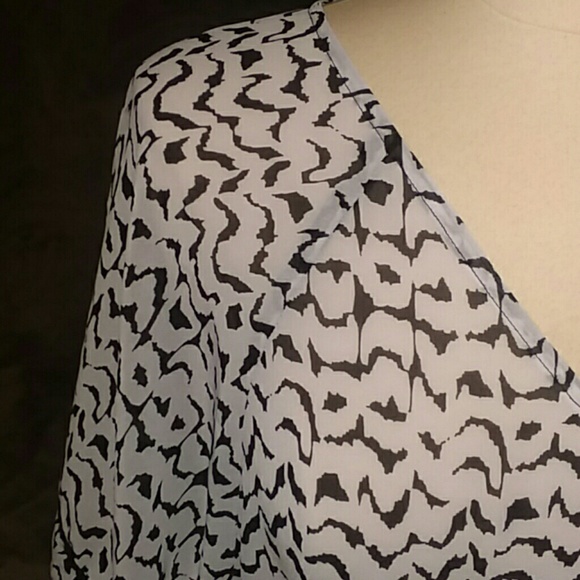 A.N.A Blouse - Picture 3 of 4